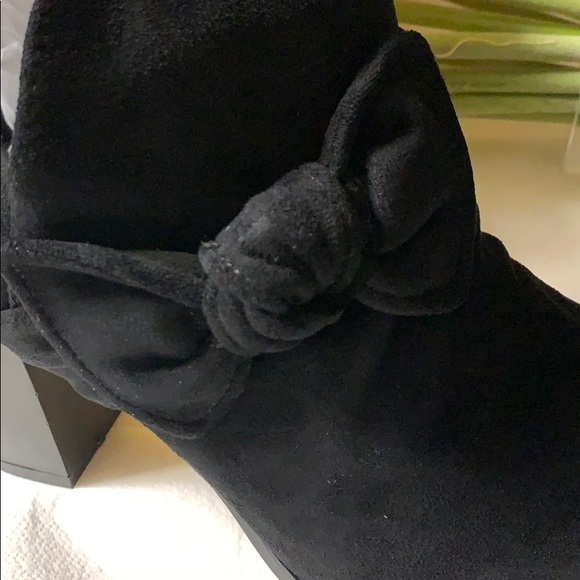 BLACK FAUX SUEDE BOOTIE HEELED BOOTS WITH BOW - Picture 6 of 8